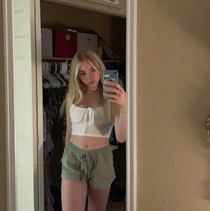 Meet your Posher, Avary